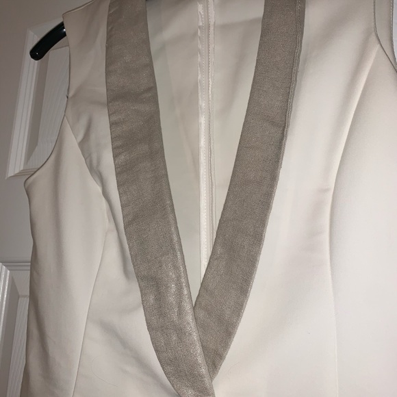 Dynamite Sleeveless Blazer - Picture 3 of 4
